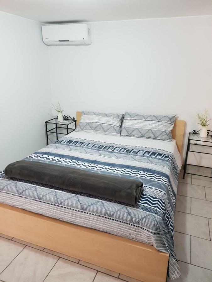 Cucaracha Apartment